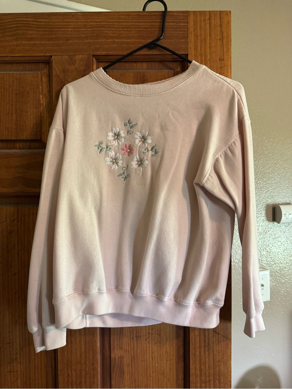 Light Pink Floral Embroidered Women's Sweatshirt